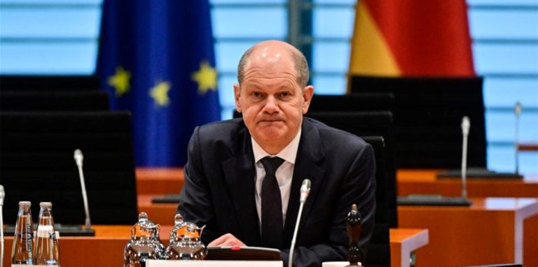 Bundeskanzler Olaf Scholz (SPD) nimmt an der Kabinettssitzung im Kanzleramt teil.