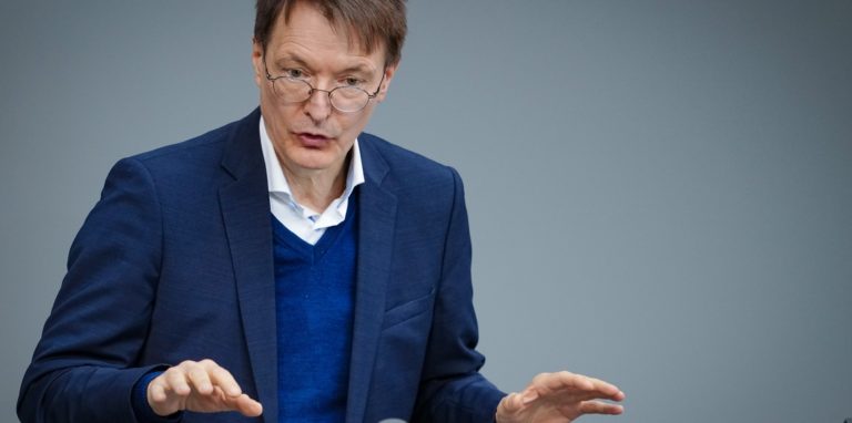 «Unser Ziel ist, möglichst genug Impfstoff für jeden Bürger zu haben, egal welche Variante kommt»: Bundesgesundheitsminister Karl Lauterbach.