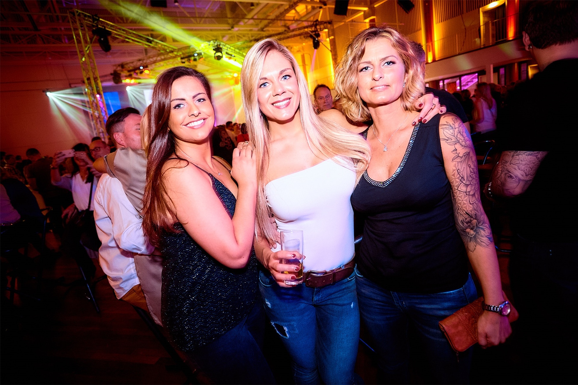 Pünktlich zum Tanz in den Mai gibt’s in der Unnaer Stadthalle nach langer Corona-Pause wieder eine Ü30-Party.