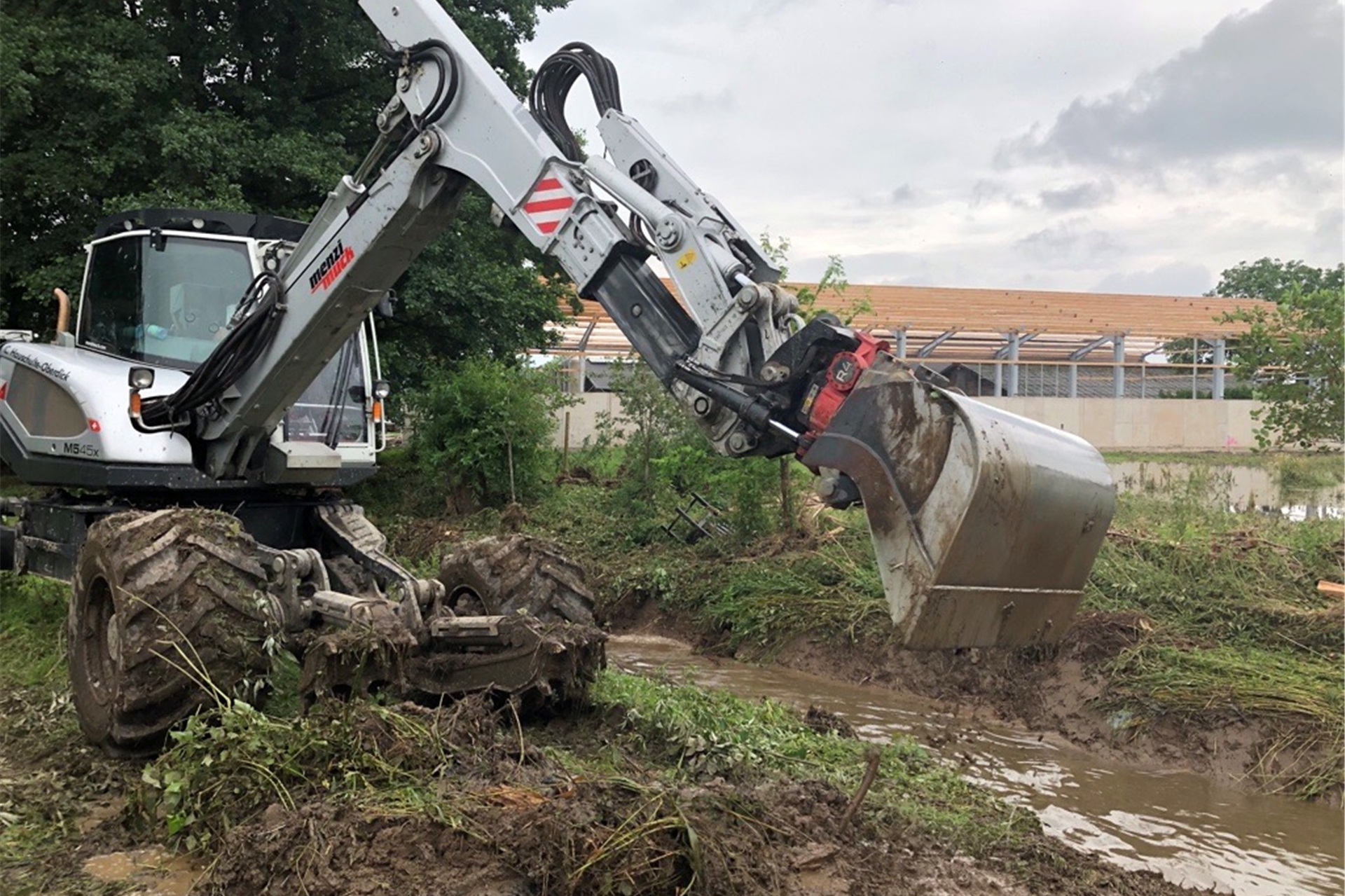 Um Schäden bei zukünftigen Hochwassern vorzubeugen, sanierte die Stadt Fröndenberg die Gebiete um einzelne Bäche – wie hier am Rammbach.