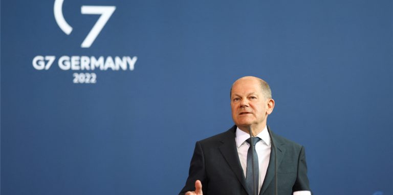 Die Bundesregierung will der Ukraine weiterhin keine schweren Waffen liefern – zumindest auf direktem Wege. Woran liegt das?