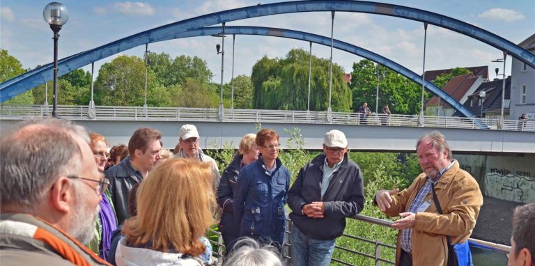 Unterwegs mit Gästeführern durch Lünen (Archivbild): Spannende Geschichten rund um Lünens Vergangenheit und Gegenwart erfahren die Teilnehmer dabei.