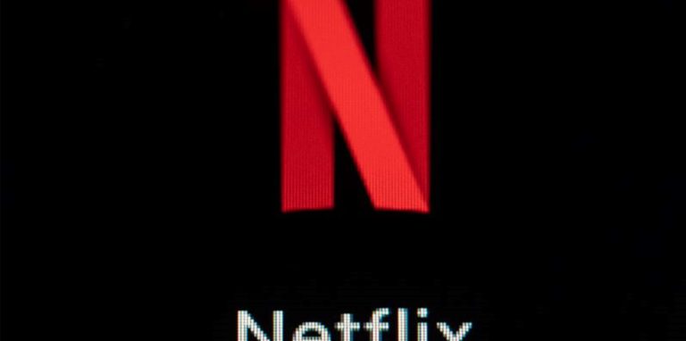 Die Netflix-App auf dem Display eines iPhone SE. Die Aktie des Konzerns ist abgerutscht.