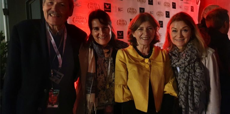 Die Lüner Mike Wiedemann (v.l.), Anke Höwing und Sonja Hofmann mit der Leiterin des Partnerfestivals in Bozen, Helene Christanell.