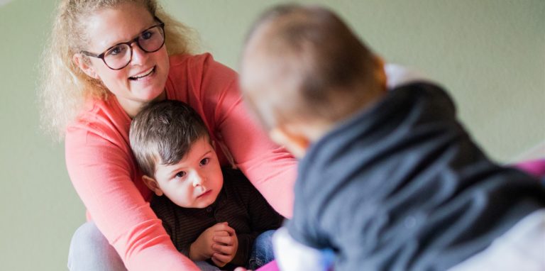 Bei Kindertagespflegerinnen und -tagespfleger in Fröndenberg gibt es aktuell noch freie Plätze (Symbolbild).