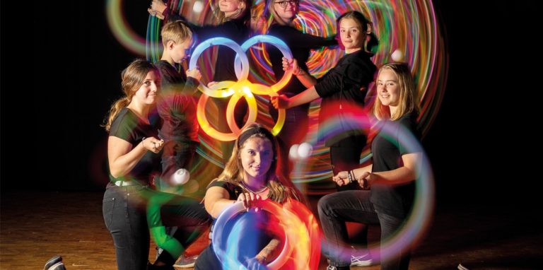 Die Gruppe Magic Motions des Gesamtschulsportvereins lädt mit vielen Neuerungen zum Sommervarieté ein.