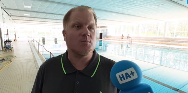 Frühjahrsputz im Hallenbad Kamen: Badleiter Sven Holtsträter erklärt, was alles gemacht wird.