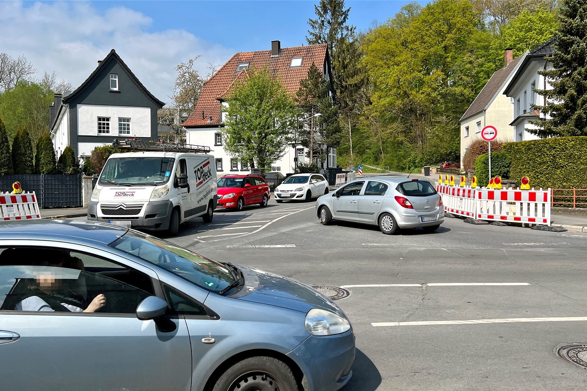 Der Hirschberg in Fröndenberg ist wieder befahrbar. Die Sperrung wurde am Freitag (22. April) wieder aufgehoben.