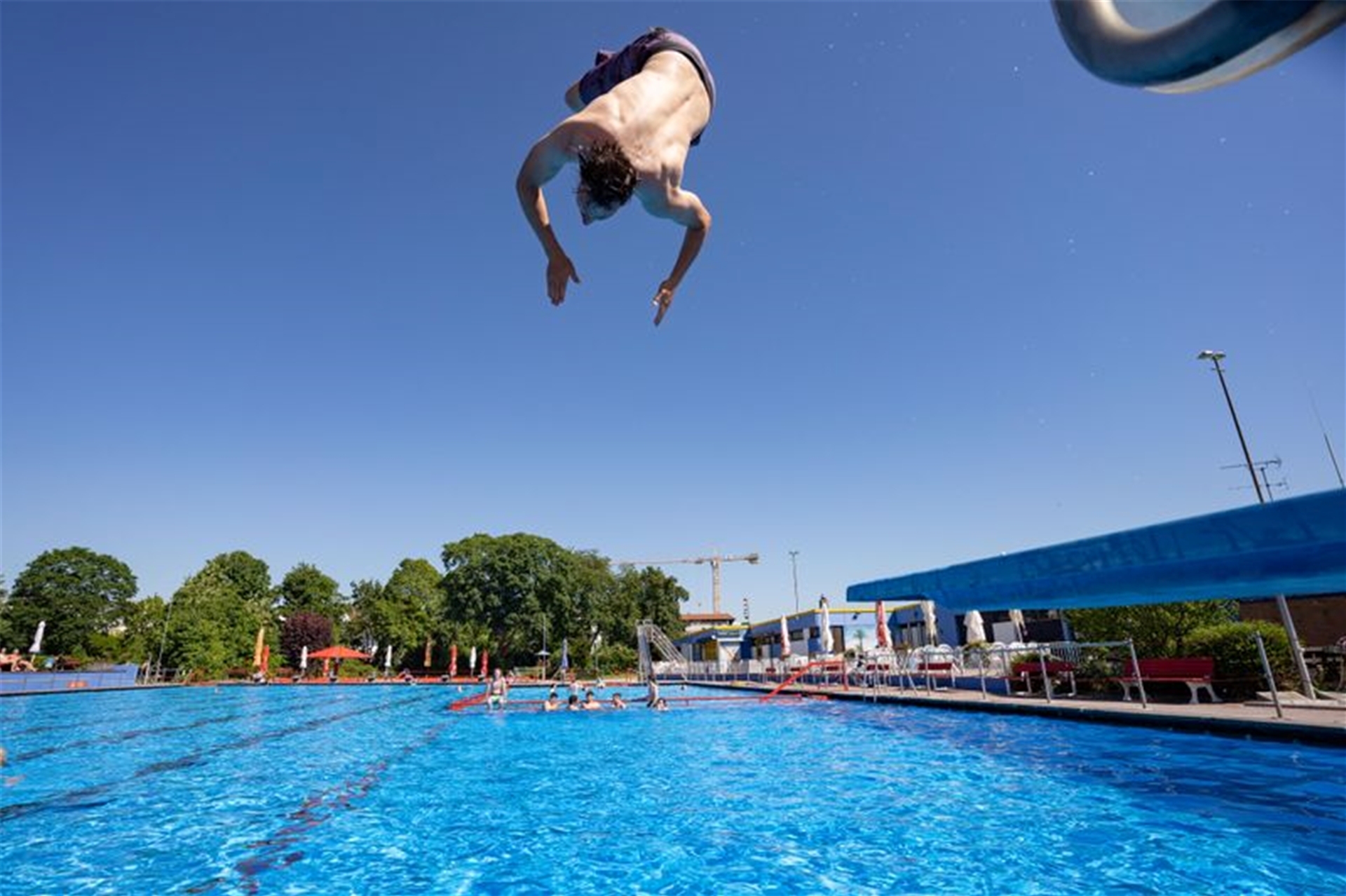 Am 1. Mai startet in NRW voraussichtlich die Freibad-Saison.