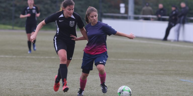 Melissa Herzberg (r.) war Spielerin des Spiels beim PSV Bork.