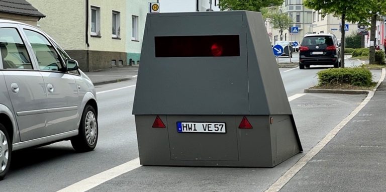 Achtung, Geschwindigkeitskontrolle: Seinen Superblitzer hat der Kreis Unna jetzt wieder im Unnaer Stadtgebiet aufgestellt.