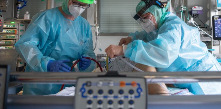 Die Lage auf den Intensivstationen ist weiterhin brenzlig – das zeigt sich auch am St. Vincenz-Krankenhaus in Menden.