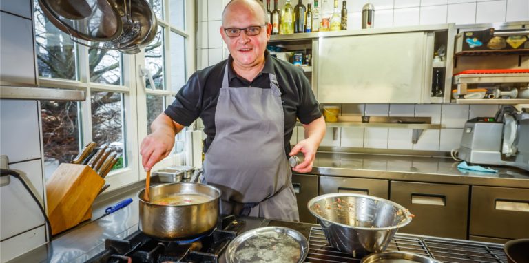 Spitzenkoch Mario Kalweit präsentiert jede Woche ein neues Rezept, das Singles für sich allein kochen können.