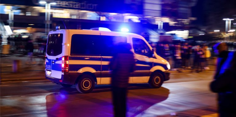 Ein Autofahrer hat eine Bochumerin angefahren und schwer verletzt. Sie verstarb im Krankenhaus.