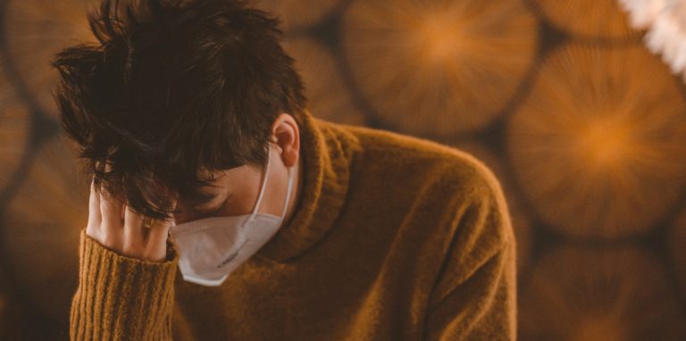 Die Corona-Zahlen sinken zwar, allerdings sterben noch immer Menschen an diesem Virus. Die bisherige Bilanz ist fürchterlich. Dabei ist die Gefahr, den Corona-Tod zu sterben, in manchen Ländern Europas ganz besonders groß.