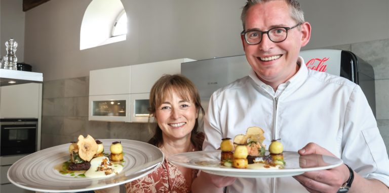 Andrea Barczewski und Florian Trippe haben das traditionelle Gericht „Himmel und Erde“ auf ihre ganz spezielle Art zubereitet.