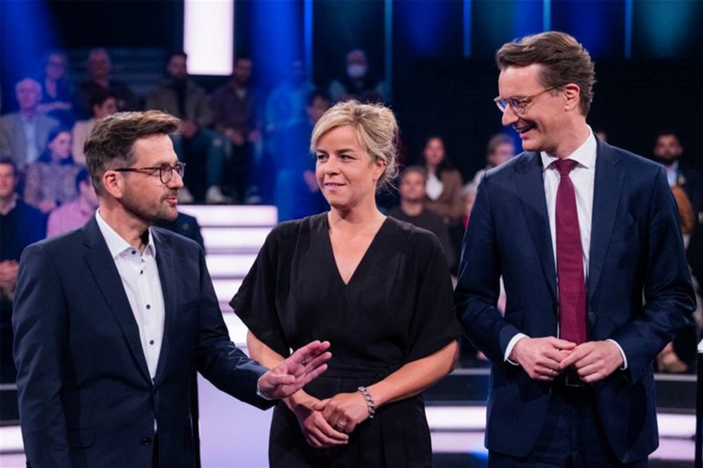 Thomas Kutschaty (SPD) und Mona Neubaur (Grüne) wollen im Falle einer Regierungsübernahme in NRW die Mietpreisbremse verlängern. Ministerpräsident Hendrik Wüst hält sich bei der Frage bedeckt. Thomas Kutschaty (SPD) und Mona Neubaur (Grüne) wollen im Falle einer Regierungsübernahme in NRW die Mietpreisbremse verlängern. Ministerpräsident Hendrik Wüst hält sich bei der Frage bedeckt.