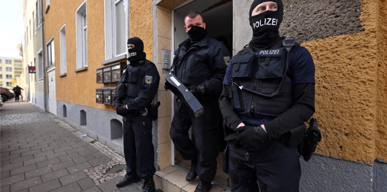 In NRW findet eine großangelegte Razzia statt. (Symbolbild)