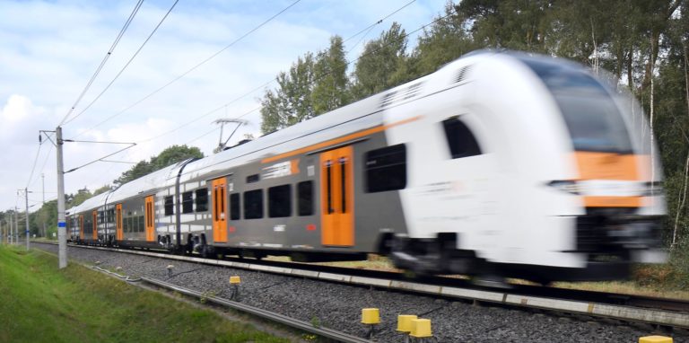 Angriff auf Zugbegleiter: In einer Regionalbahn (Symbolfoto) hat es einen Zwischenfall mit einem mutmaßlichen Schwarzfahrer gegeben, der aggressiv wurde.