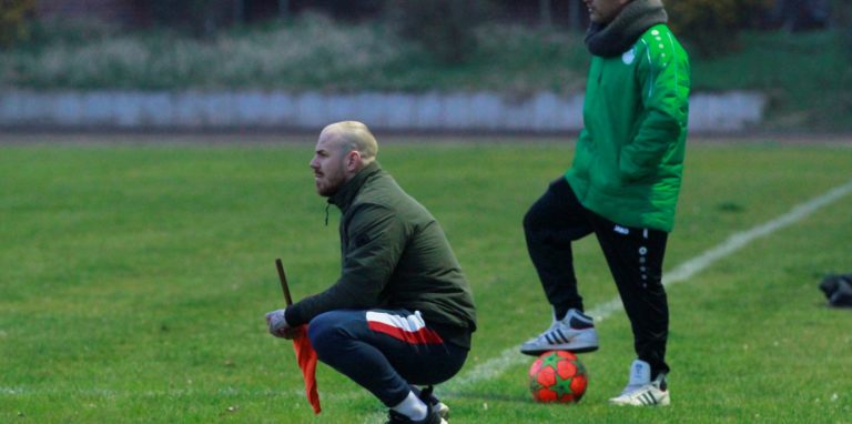 Miles Gottschlich (l.) wird schon in dieser Saison kaum noch an der Seitenlinie beim SV Stockum zu sehen sein.