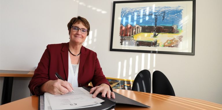 Fröndenbergs Bürgermeisterin Sabina Müller informierte bei der Ratssitzung am Mittwoch (4. Mai) über die Dringlichkeitsentscheidung in Sachen Investitionen für Geflüchtete.
