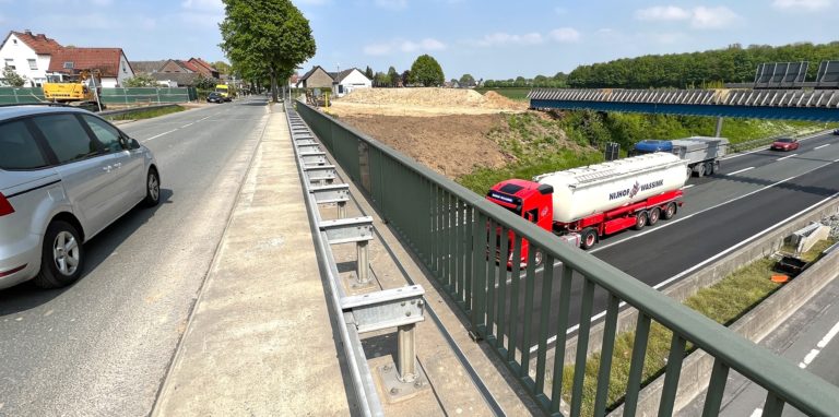 Die Hertingerstraße wird ab Anfang Juni zur Sackgasse aus zwei Richtungen. Grund für die Vollsperrung: Die Brücke über die A44 wird abgerissen und neu gebaut.