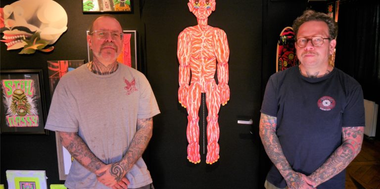 Die Tätowierer Heiko Gantenberg und Wolf-Uwe Gales (re.) laden zu einer besonderen Ausstellung in Marl ein.
