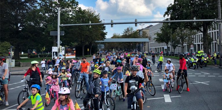 Mehr als 1000 junge Radfahrerinnen und Radfahrer eroberten in den vergangenen Jahren bei der „Kidical Mass“ den Wall.