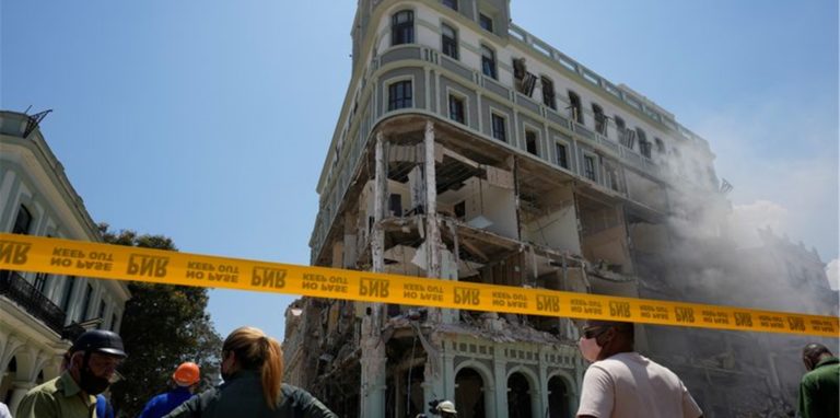 Das Hotel Saratoga ist bei einer Explosion schwer beschädigt worden.