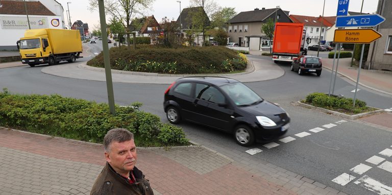 Werver Mark-Anwohner wie Peter Streich kämpfen schon seit Jahren für eine Verbesserung der Verkehrssituation an der vielbefahrenen Straße. Die CDU fordert nun eine Tempobeschränkung aus Gründen des Lärmschutzes.