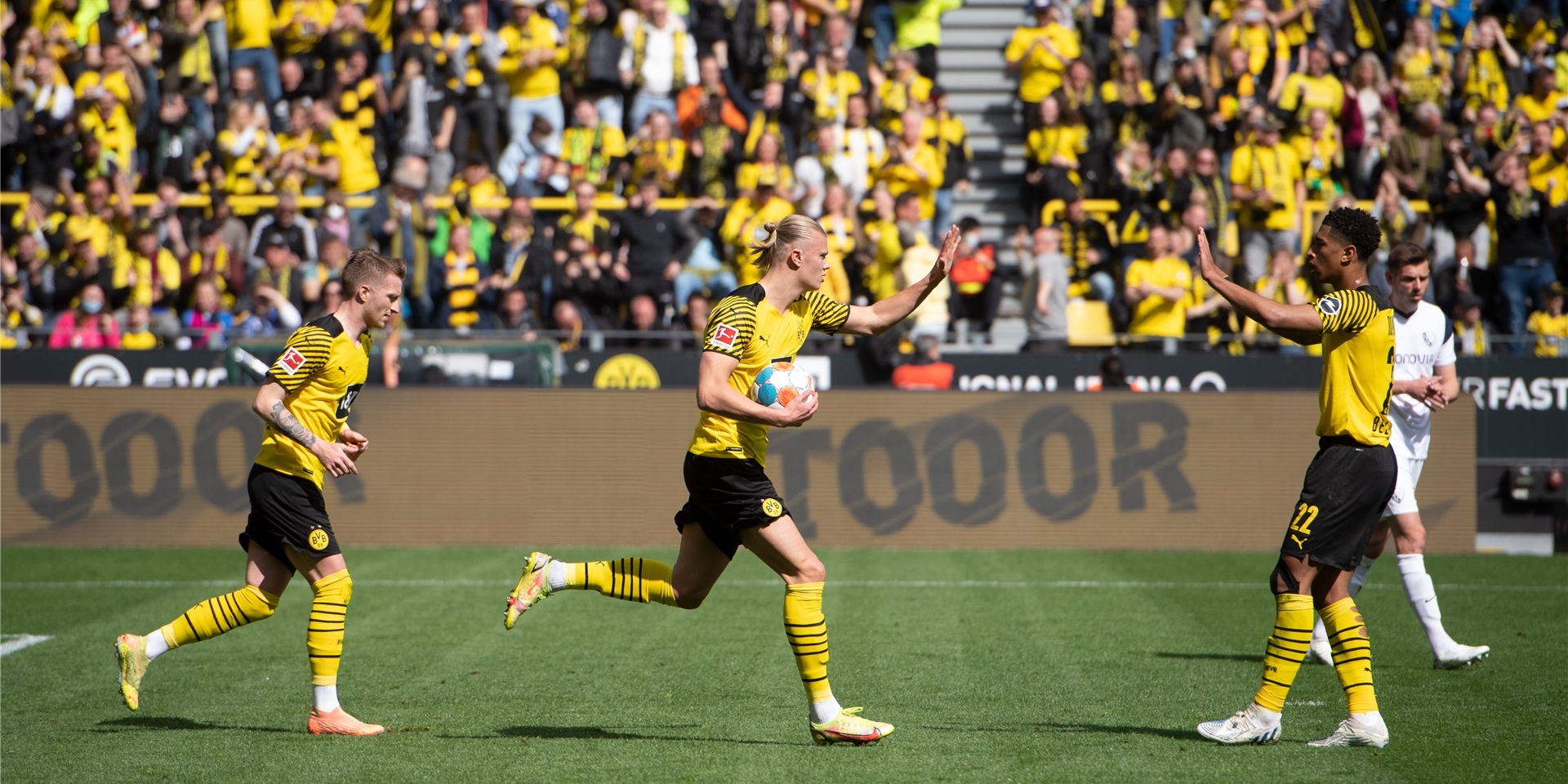 BVB-Stürmer Erling Haaland bejubelt einen Treffer.