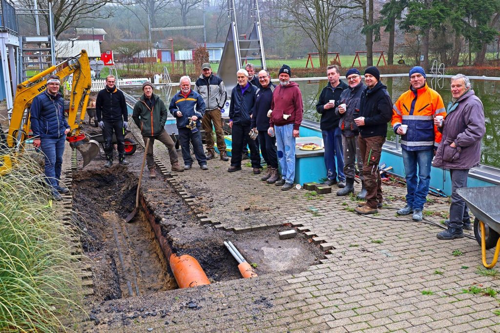 Mit vielen ehrenamtlichen Helfern wurde das Elsebad modernisiert. So sah es noch vor wenigen Wochen aus. Mit vielen ehrenamtlichen Helfern wurde das Elsebad modernisiert. So sah es noch vor wenigen Wochen aus.