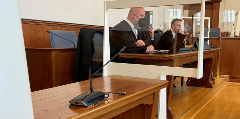 Ein Schöffe im Dortmunder Landgericht soll bei einem Prozess gegen einen 28-jährigen aus Hamm immer wieder eingeschlafen sein.