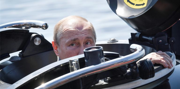 Wladimir Putin, Präsident von Russland, an Bord eines Forschungs-U-Bootes C-Explorer 3.11.