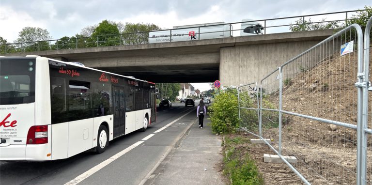 Autobahnbaustelle an der Hansastraße in Unna: Der Abriss und Neubau der A1-Brücke wird vorbereitet.