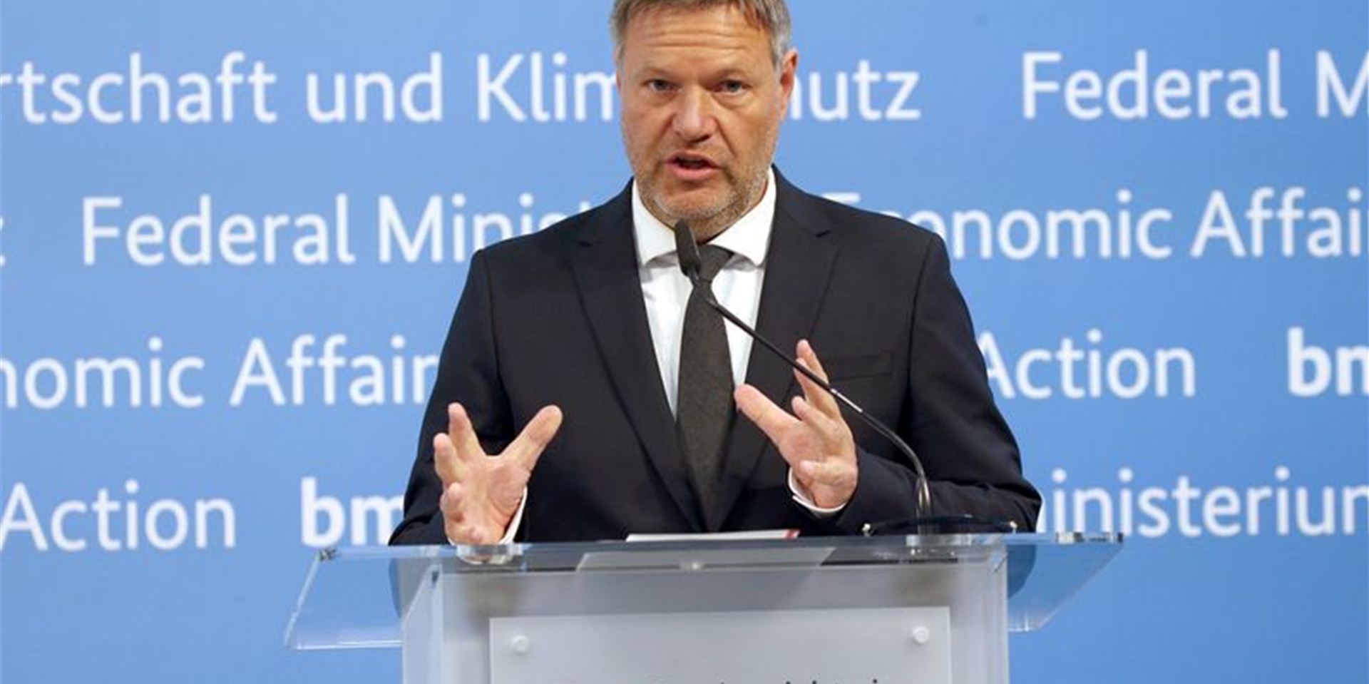 Bundeswirtschaftsminister Robert Habeck äußert sich zu den russischen Sanktionen im Energiesektor.