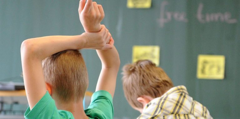 Wenn es um Schulthemen geht, sollen sich Vertreterinnen und Vertreter aus der Schülerschaft zukünftig auch im Ausschuss einbringen können. Dem Antrag der SPD hat der Schulausschuss jetzt zugestimmt.
