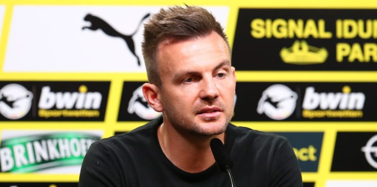 BVB-U23-Trainer Enrico Maaßen spricht auf einer Pressekonferenz.