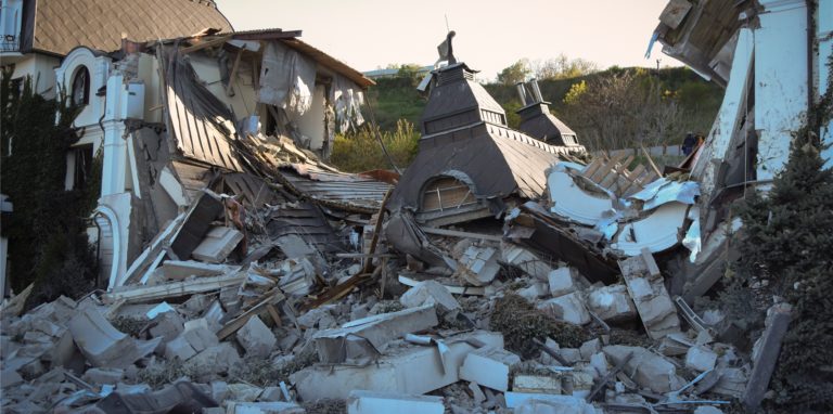 Das Grande Pettine Hotel in Odessa liegt in Trümmern, nachdem es von einer russischen Rakete getroffen wurde.