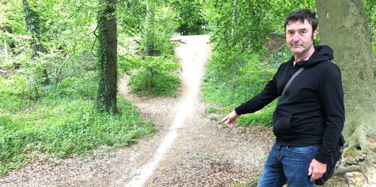 Frank Winkelkötter kennt den „Bombentrichter“ noch aus seiner eigenen Jugend. Die Mountainbike-Strecken im Bornekamp hätten aber inzwischen Ausmaße, die nicht mehr zu tolerieren seien. Wird der Wald immer weiter zerstört?