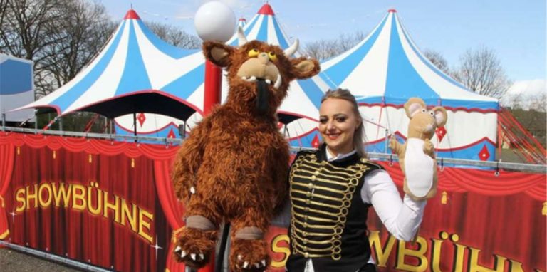 In Holzwickede hat die Figurentheater Showbühne ihre Zelte aufgeschlagen. Bis zum 29. Mai wird an der Wilhelmstraße fast täglich ein Puppentheaterstück gezeigt.