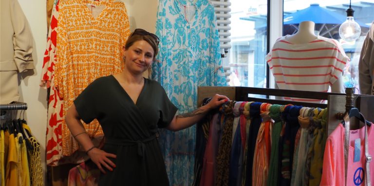 Alina Wehrich, Inhaberin der Boutique Vanessa blickt auf schwere Jahre zurück. Doch jetzt ist die Shoppingbereitschaft wieder auf Vor-Corona-Niveau.