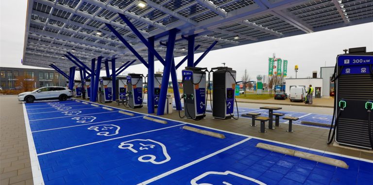 Der Schnellladepark von EnBW ist in Kamen und Umgebung die größte Ladestation für Elektroautos. Die GSW kündigten an, mehrere zentrale Standort in Kamen mit Ladestrom zu versorgen.