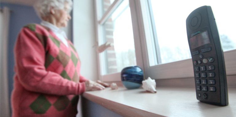 Eine Seniorin aus Menden fiel auf einen so genannten Schockanruf herein und wurde um mehrere tausend Euro betrogen.