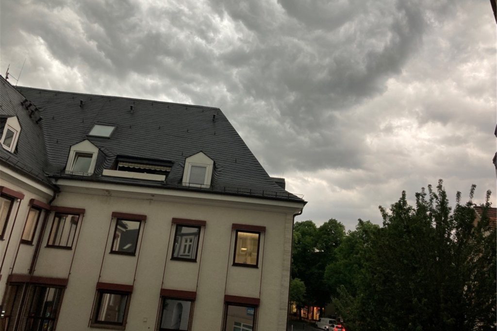 Die Gewitterfront kam gegen 16 Uhr: Auch Schwerte lag im roten Radarbereich der Unwetterwarnung des Deutschen Wetterdienstes. Die Gewitterfront kam gegen 16 Uhr: Auch Schwerte lag im roten Radarbereich der Unwetterwarnung des Deutschen Wetterdienstes.