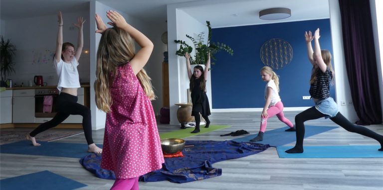 In Schwerte können auch die Jüngsten Entspannungs- und Atemtechniken der Yogis erlernen.