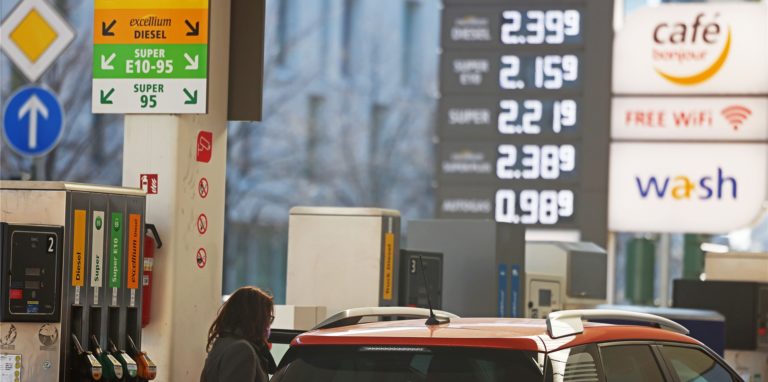 Tanken soll ab 1. Juni vorübergehend preiswerter werden.