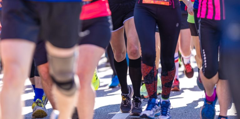 Teilnehmer an verschiedenen Laufdisziplinen starten beim Spreewald-Marathon.
