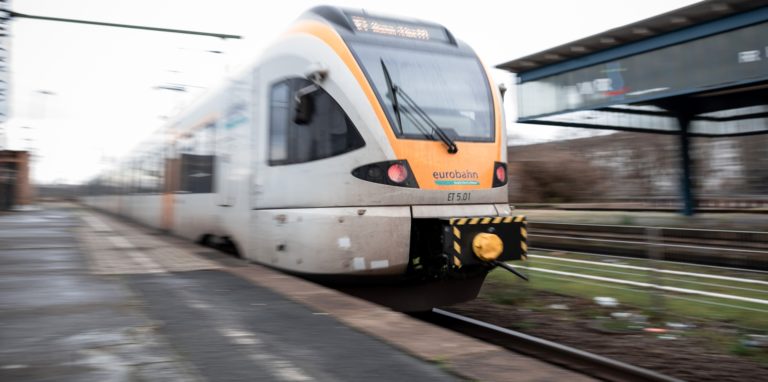 Die Eurobahn kündigt Schienenersatzverkehr für die Linie RE13 an.