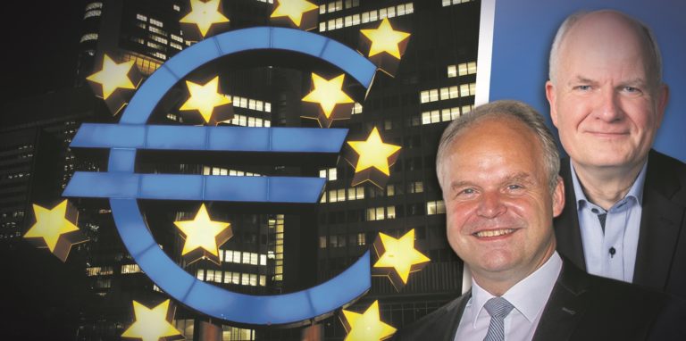 Wie geht es weiter mit dem Leitzins der Europäischen Zentralbank (EZB)? Diese Frage ist auch für die Zinsen bei der Volksbank Unna und Sparkasse Unna-Kamen von entscheidender Bedeutung. Andreas Schlüter (Sparkasse, rechts) und Franz-Josef Griese (Volksbank) haben unserer Redaktion dazu Auskunft gegeben.
